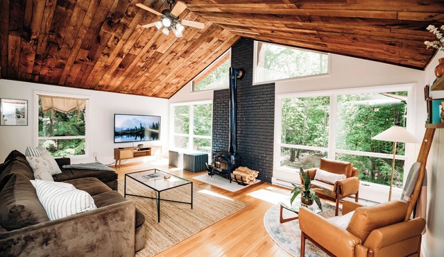 Riverfront Firepit! HotTub-GameRoom-FirePlace-BBQ
