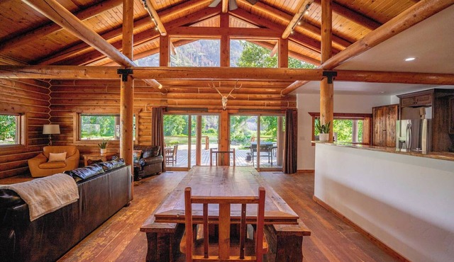 Riverfront, Fishing, Kayaking, Hot Tub, Pickleball at River's Fork Lodge