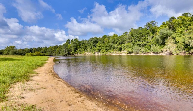 Riverfront Florida Escape with Grill and Fire Pit!