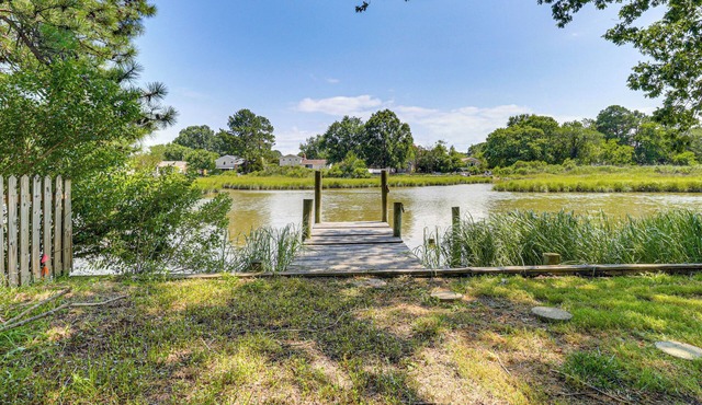 Riverfront Fun: Quiet Home Near Hampton Coastline