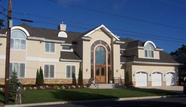 Riverfront Gem On Widest Part Of Shrewsbury River