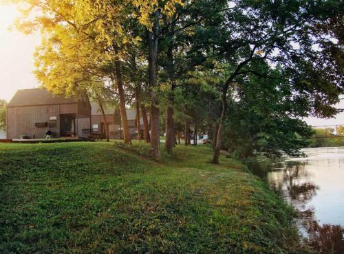 Riverfront Getaway Cabin #3 - Sleeps 4