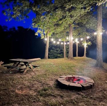 Riverfront Getaway Cabin #4 - Sleeps 5