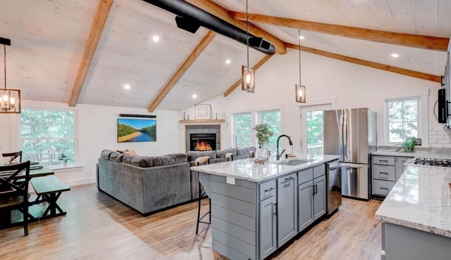 Riverfront Getaway in Conway, Saco River Farmhouse