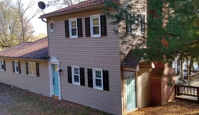 Riverfront Getaway *Screened-in porch and deck!*