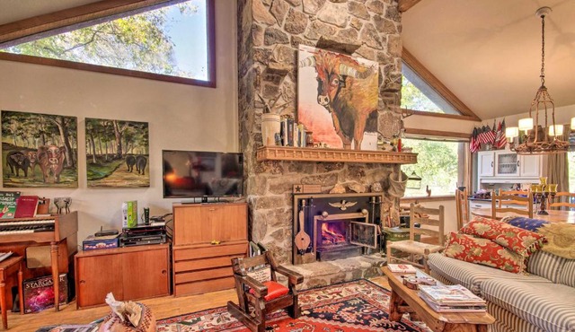 Riverfront Getaway with Treehouse, Fire Pit and Deck!