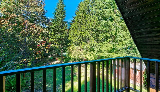 Riverfront Gold Bar Cabin Near Stevens Pass!