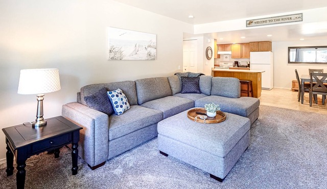 Riverfront Ground-Floor Condo w/Free WiFi, Private Patio, near Wenatchee River!