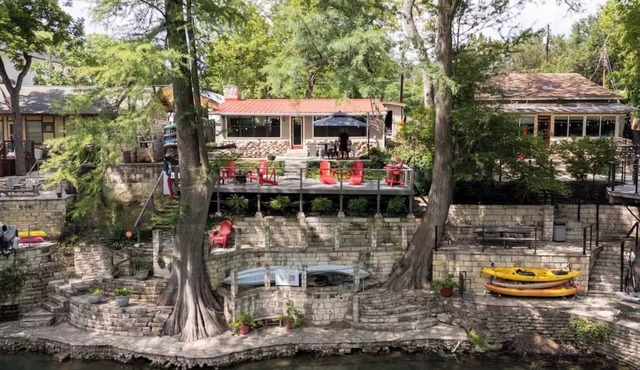 Riverfront Guadalupe Riverhouse - Paddleboards + Kayaks included