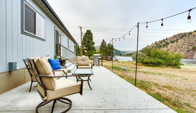 Riverfront Helena Retreat with Small Dock and Kayaks!