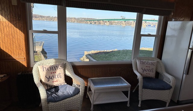 Riverfront Hideaway By LeClaire & I-80 - Close to TBK Sports Complex!