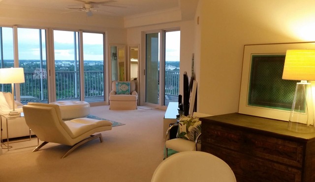 Riverfront High Rise Sophistication Downtown Fort Myers Beautiful Views!
