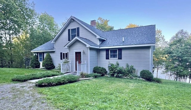 Riverfront home w/deck, amazing views & firepit - near the best of Maine