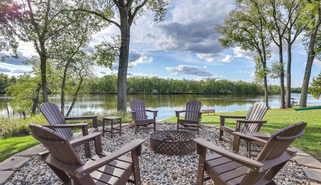 Riverfront Home w/Private Dock in Wisconsin Dells