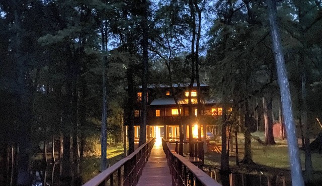 Riverfront home in Branford on the Sante Fe and access to the Ichetucknee!