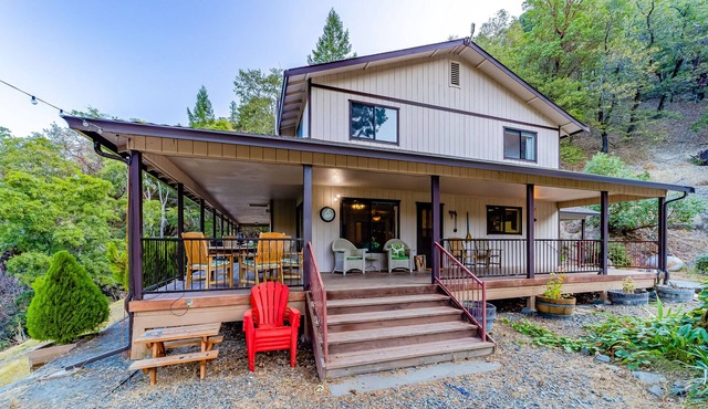 Riverfront home on 5 acres with huge porch, woodstove, & pool table - dogs OK