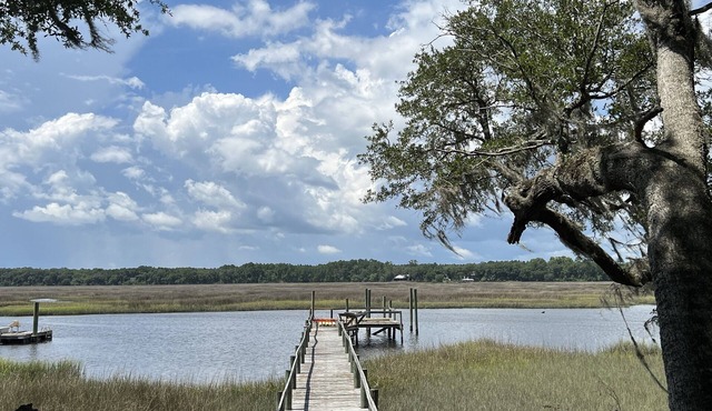 Riverfront home on deep water - sleeps 12