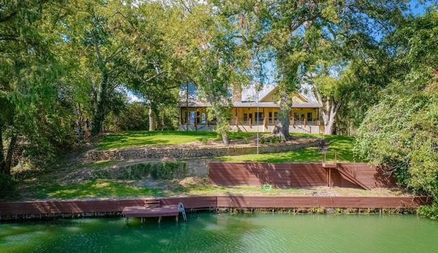 Riverfront home on Lake Seguin with dock, kayaks, beautiful views & air hockey