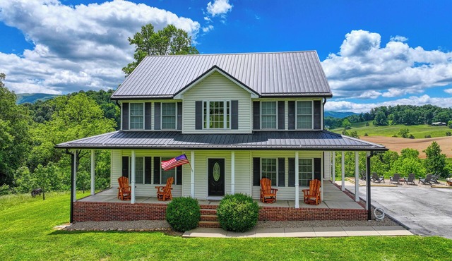 Riverfront home on South Holston River Perfect for Fishing, Hiking, Relaxing