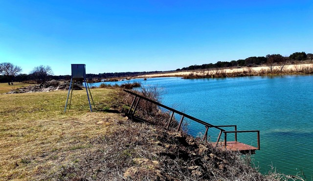 Riverfront Home w/kayaks, firepit, grill, fish 8mi Coopers 8mi Castell Gen Store