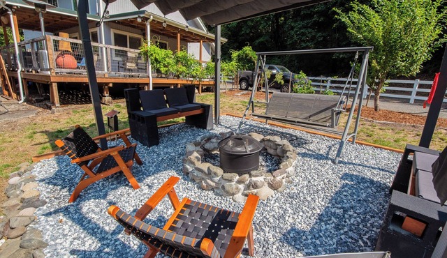 Riverfront Home w/Views in Kalama, Pets Welcome!