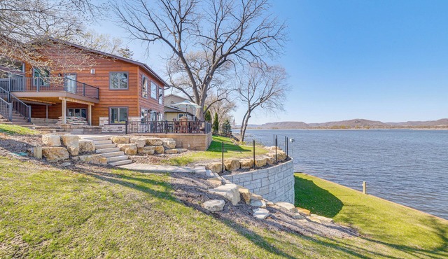 Riverfront Home w/Yard Games in Wabasha!