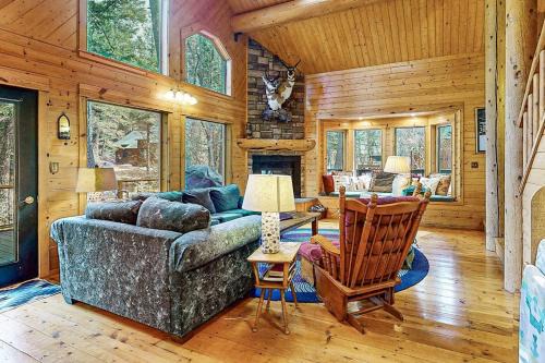 Riverfront home with deck fireplace & salt water hot tub- near hiking & lake