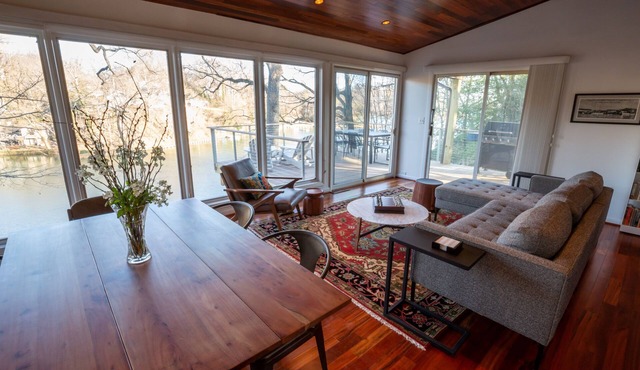 Riverfront home with multiple decks, central AC, washer/dryer - two dogs OK