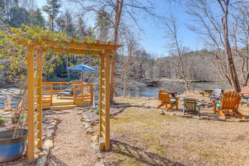 Riverfront, Hot Tub! Coosawattee River Resort Home