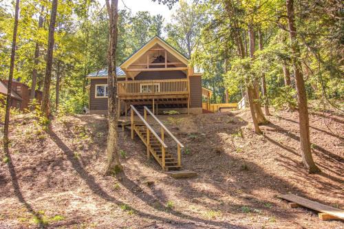 Riverfront Hot Tub, Fireplace, Firepit, & Kayaks