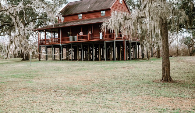 Riverfront, HotTub, BoatRamp, Boat Deck, Sleeps 24