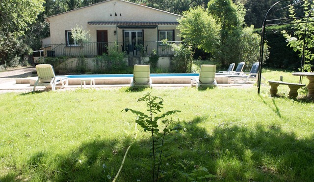 Riverfront house with pool at the foot of the Cascades du Sautadet
