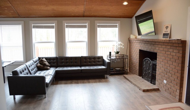 Riverfront House + 2 Acre Land + Wallace River + Private Creek