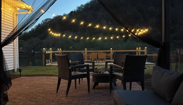 Riverfront House, Deck Over River, Bar, Gazebo, Pets Welcome, Scenic Views, Dock