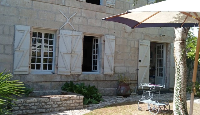 Riverfront house 400 m from beach