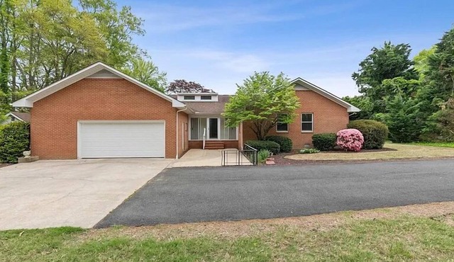 Riverfront House in Kilmarnock-Perfect for the whole Family