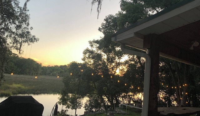 Riverfront House With Breathtaking Views, Grill, King Bed, Near Jaguars Stadium!