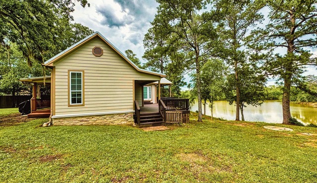 Riverfront house with a party barn & private boat ramp