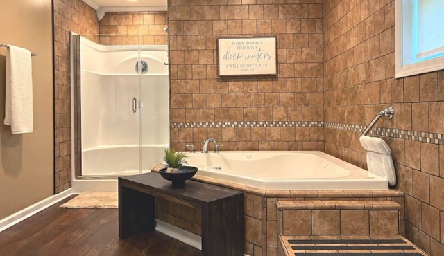 Riverfront, Jacuzzi, Pellet Grill| Lazy Bass Lodge