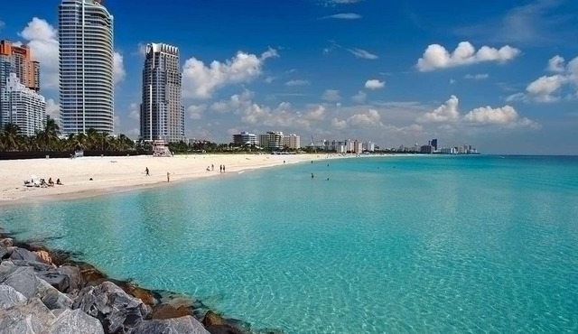 Riverfront King Bed Pool Nearby Beach