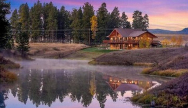 Riverfront Lodge - 5 Bedrooms, amazing views on water