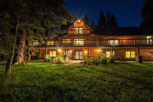 Riverfront Lodge on the Blackfoot