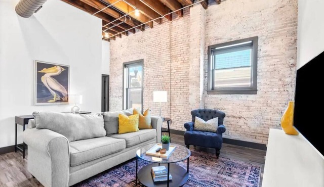 Riverfront Loft - Arch, Convention Center, Casino