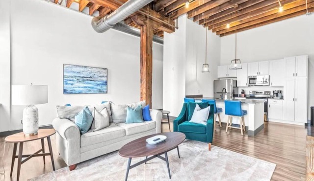 Riverfront Loft, Arch/Convention Center/Casino/Stadium