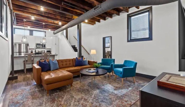 Riverfront Loft - Private Balcony - King Bed - Arch, Conventions & Casino