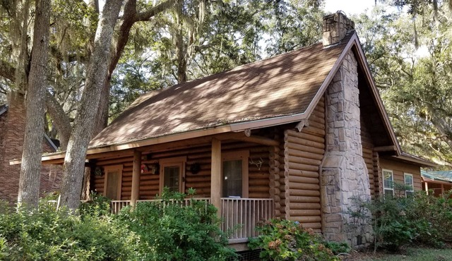 RIVERFRONT Log Cabin in South GEORGIA Woods near St. Simons, JAX Airport