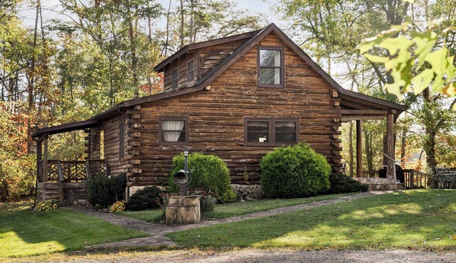 Riverfront Log Cabin w Fireplace, Grill & Fire Pit