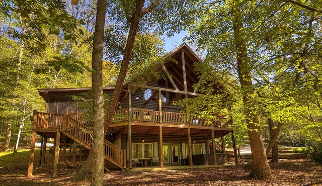 Riverfront, loud rapids, screen porch-River's Echo (neighboring Rapids' Echo