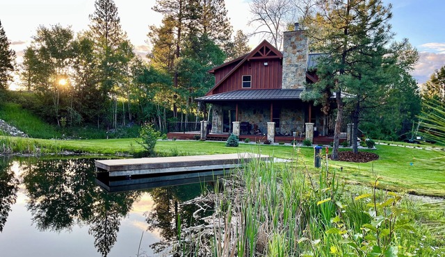 Riverfront Luxury Cabin With Pond And Hot Tub