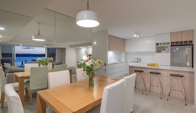 Riverfront Luxury on Gympie Tce free use of bikes and kayaks, Holiday Bliss!